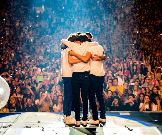 cherrykissyy_'s tweet photo. will always be your boys😭😭😭😭😭😭😭😭😭😭😭 https://t.co/CuTYTDrnrU