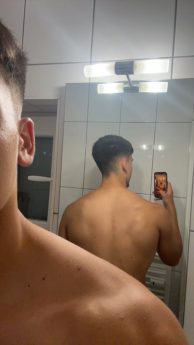 efexdd42's tweet photo. Heute mal Rücken Leak https://t.co/YH29DnrImR