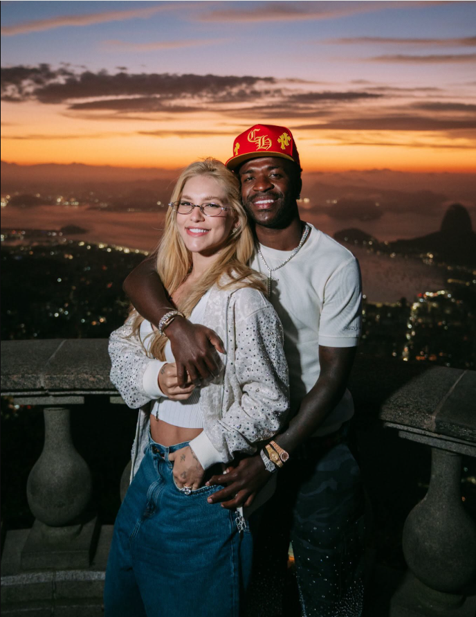 botequista's tweet photo. Vini Jr postou a foto com a Virgínia e reparei nos 3 relógios.

Homem é bem mandado mesmo.. Tá explicado pq ela fica colocando vários horários nos stories https://t.co/MLhF8NPf4P