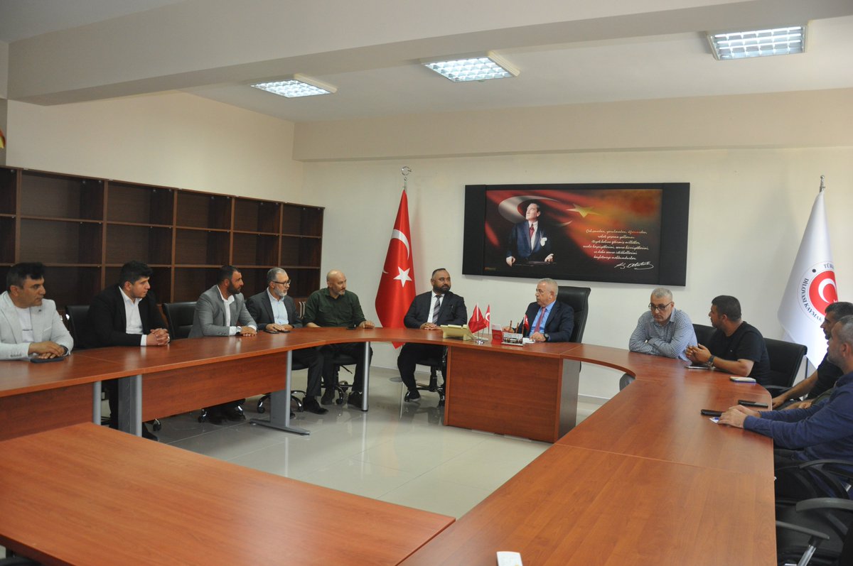 tcdilovasi's tweet photo. Dilovası Sivil Toplum Platformu Başkanı İsmail Sami ve Platform Yönetim Kurulu Üyeleri Kaymakamımız Resul Çelik'e hayırlı olsun ziyaretinde bulundu.

Kıymetli misafirlerimize nazik ziyaretlerinden dolayı teşekkür ederiz. https://t.co/Wt4IrdSTDl