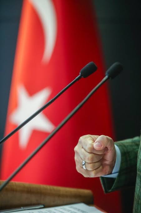 __turkmenkizi__'s tweet photo. Dün Devlet yok diyenler bugün Devlet Baba ile tek tek tanışıyor 😁 

Çook büyüksün Reis 😎 ömrüne bereket...

Rabbim Devletimize zevâl vermesin... https://t.co/t4m7itIanQ