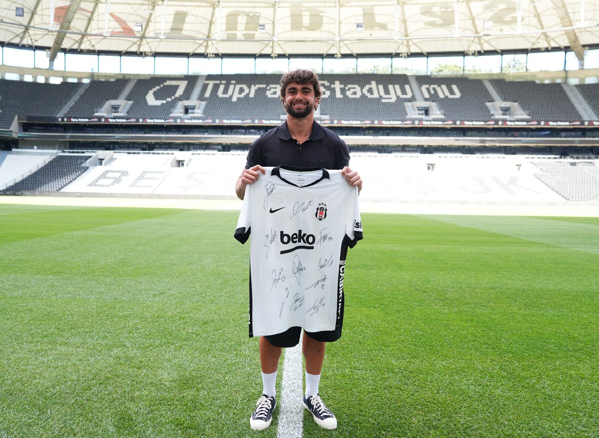 BesiktasJK's tweet photo. Ultra Maraton Koşucusu Arda Saatçi’den Kulübümüze Ziyaret

🔗 https://t.co/Gpefwe8MwV https://t.co/9U161aCmx2