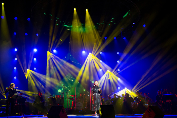 ChuchSwenson's tweet photo. Just had the most explosive live show at the downtown theater! The band’s energy, lights and vocals blew my mind—10/10, would watch again tomorrow!， https://t.co/5ez7Jaq5le