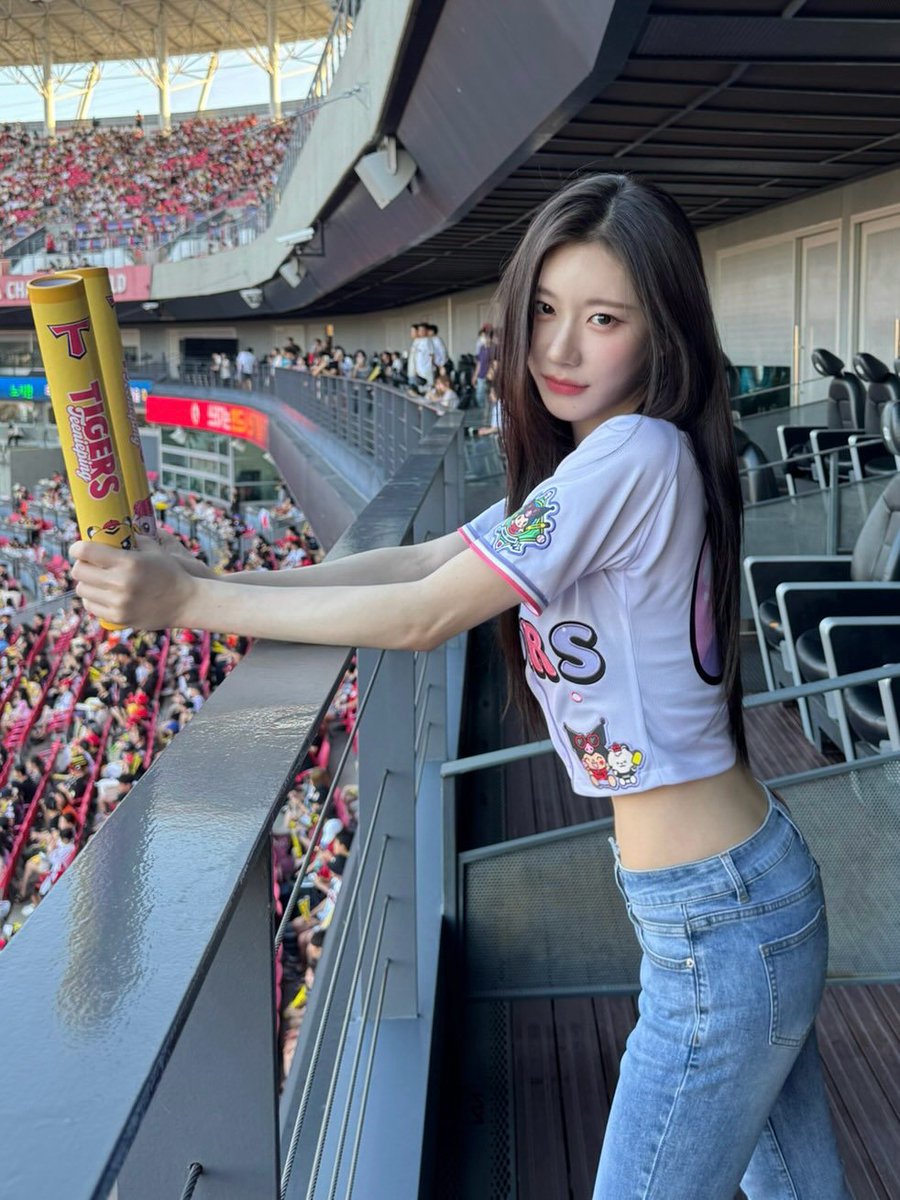 ITZYforever99's tweet photo. 챌스타🤍 그래도 사랑해요🐯
#채령 #CHAERYEONG 

https://t.co/E4pZbJ2lXf https://t.co/wjPDk2aUgd