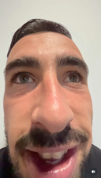 besoccer_ES's tweet photo. 😂 El CM del Málaga les gastado una broma a los jugadores: les ha dicho que que les iba a escanear la cara para el @EASPORTSFC 

El resultado: https://t.co/huersDq7n8