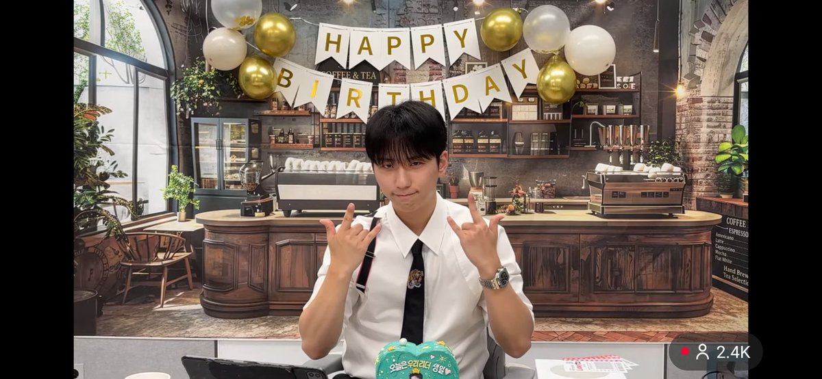 Uniellacanart's tweet photo. Grown man aegyo is too powerful https://t.co/vkJiHrVQlX