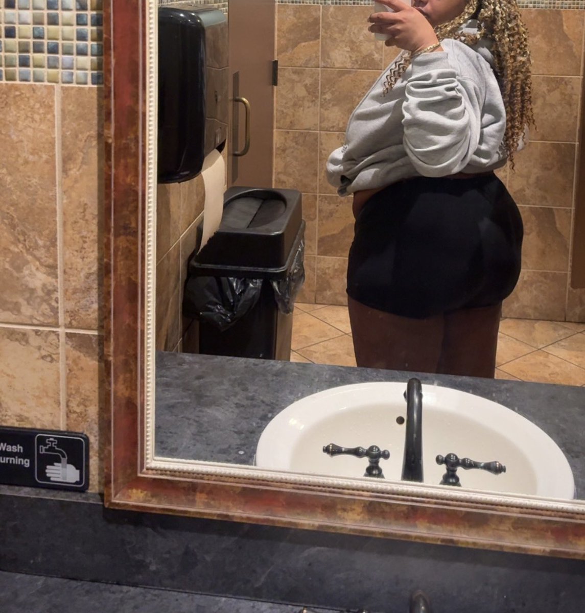 Mollykateee567's tweet photo. Goodmorning bookies 💋💦 Out getting some breakfast I’m tryna fuck after 🥵 #bbw #NCfreak #nsfwtwtًً #cumtributeِs https://t.co/O5KJhrVPPy