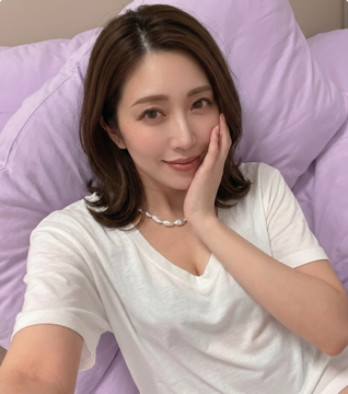 WasdinMallory's tweet photo. こんなおばさんが隣にいたらおとなしく眠れますか？
笑  
すぐに寝ちゃいますよね... 
 ごめんなさい。 https://t.co/UiGRpZOVu9