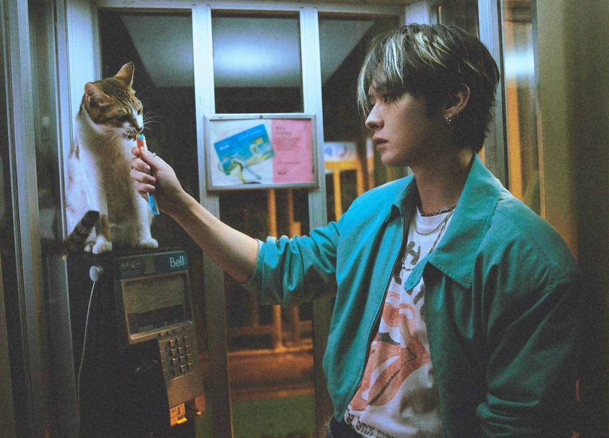 LeeKnowstray1's tweet photo. Stray Kids(스트레이 키즈) "THIS &amp; THAT"
TEASER IMAGES💚

#리노 #LeeKnow

2026.08.07 FRI 1PM (KST) | 0AM (ET) 

🚚PRE-SAVE &amp; PRE-ORDER "THIS &amp; THAT" NOW!
https://t.co/c37w1Dym2h

#StrayKids #스트레이키즈
#THIS_AND_THAT
#StrayKidsComeback
#YouMakeStrayKidsStay https://t.co/orle6zFZ3H