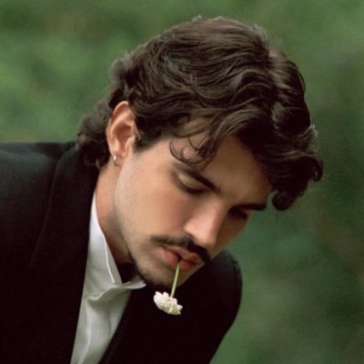 pejaomyparents's tweet photo. @jaoromania ta lindo o cebelo e a florzinha hei https://t.co/emz2NDEEhE