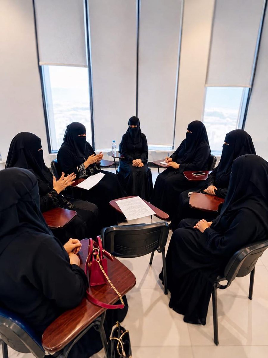 SohoolALRowad's tweet photo. 🌟 نحو تطوير المهارات التجارية وصناعة كوادر احترافية في مجال المبيعات...

انطلاقًا من إيماننا بأهمية ��نمية الكفاءات الوطنية وتعزيز المهارات المهنية، نفذت (سهول الرواد للتدريب) 
 بالتعاون مع ( معهد نور المعرفة للتدريب ) البرنامج التدريبي:
🎓 مهارات البيع الاحترافية https://t.co/ubMja2jNcC