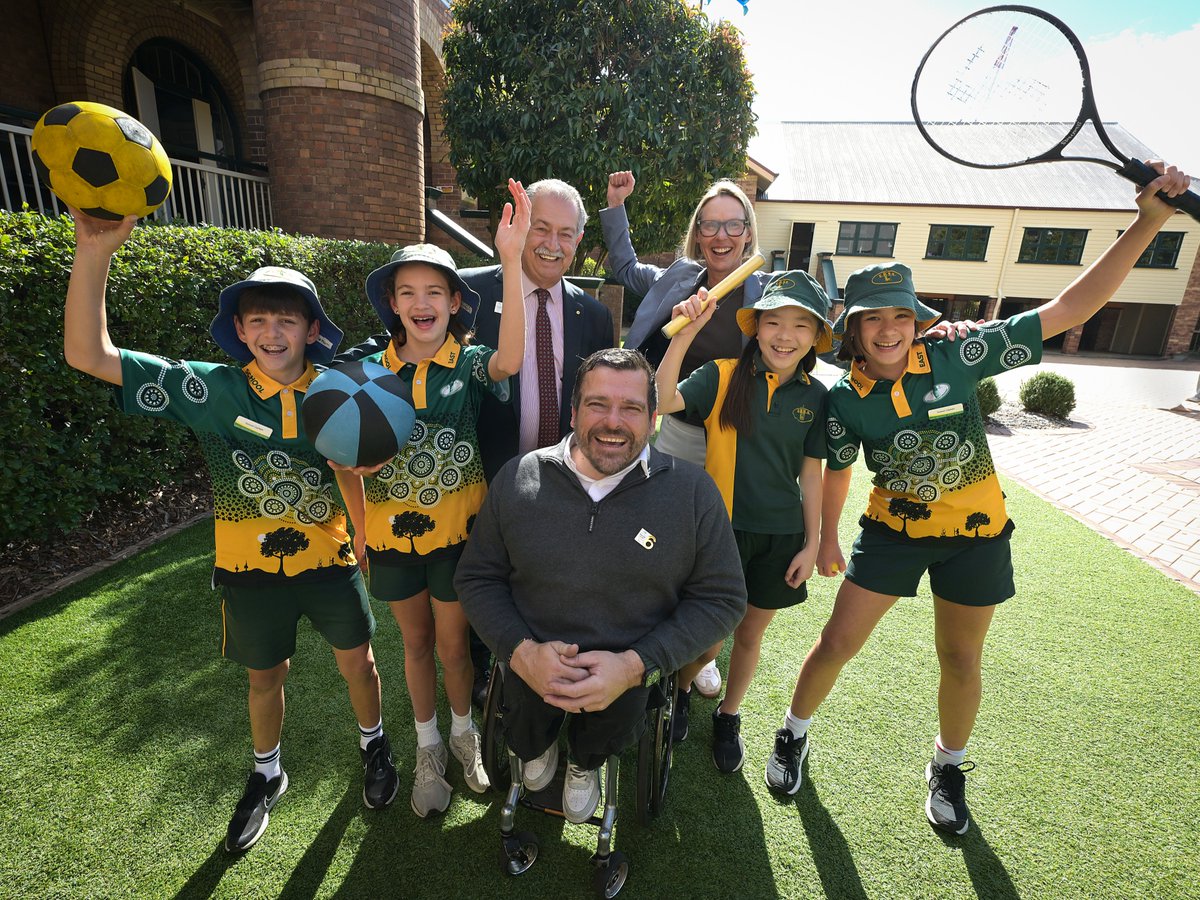 Paralympics's tweet photo. The @Brisbane_2032 organisers have celebrated six years to go until the 2032 Olympic and Paralympic Games with a series of special events, including Five-time Paralympian Kurt Fearnley visiting a local school for the celebration. 🇦🇺

🔗 https://t.co/54tuPN6QPK https://t.co/bJHjVOrX45