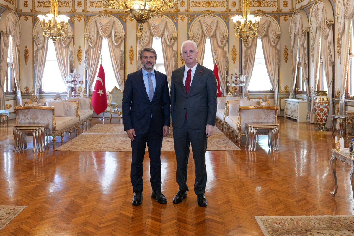 meb_ogm's tweet photo. Milli Eğitim Bakanlığı Ortaöğretim Genel Müdürü Sayın Cengiz METE,  Genel Müdür Yardımcısı Sayın Hüseyin KENDİRCİ ve İstanbul İl Millî Eğitim Müdürü Sayın Murat Mücahit YENTÜR; İstanbul Valisi Sayın Davut GÜL’ü makamında ziyaret ettiler. https://t.co/Rhjp0NJK19