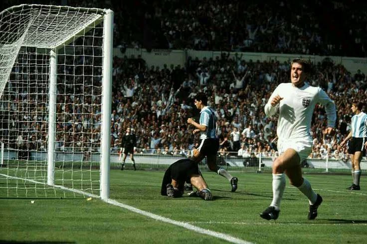 allstarsignings's tweet photo. On this day in 1966, Sir Geoff Hurst scored the only goal of the game as #England beat #Argentina to reach the semi final of the World Cup 🏴󠁧󠁢󠁥󠁮󠁧󠁿🇦🇷 https://t.co/G3PXextrge