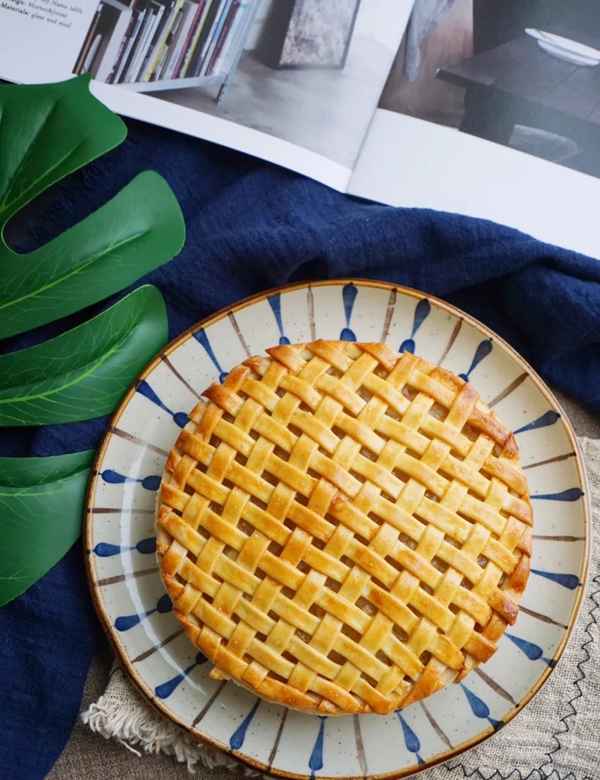 Maxkato4's tweet photo. Stopped by my neighbor’s tonight u0026 left a home-cooked apple pie on their porch—no knock, just a little cozy surprise for the folks who water my plants when I’m away!  Small kindnesses make such big vibes.， https://t.co/932ngW70kO
