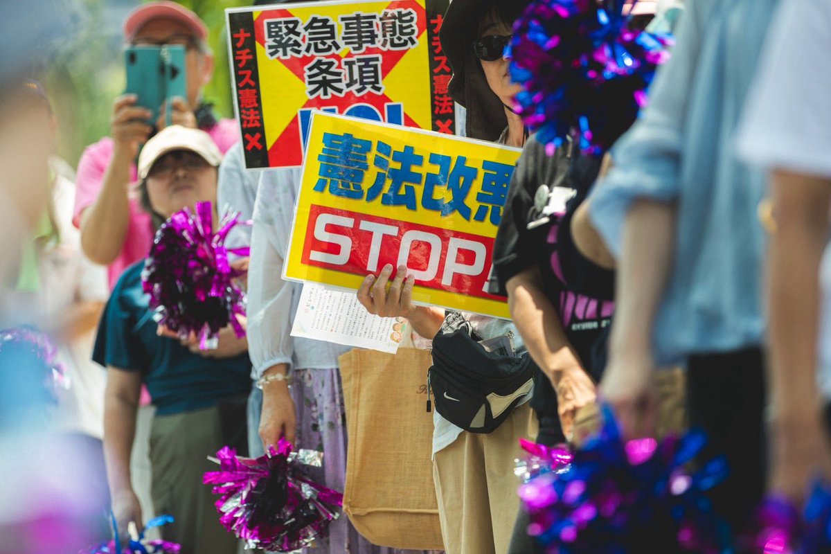fumiyo_fukuoka's tweet photo. この国を変えられるのは、絶対に諦めないで「おかしいだろ！」と声を上げ続ける、主権者のあなたです❗️❗️

おかしい事に「おかしいだろ！」と声をあげて、みんなで変えてみんなで笑って暮らそう❗️❗️

#参議院憲法審査会を開かせるな
国民投票法という名で誤魔化す
#憲法改正手続き法の廃止を求めます https://t.co/TYfOhYXIeX