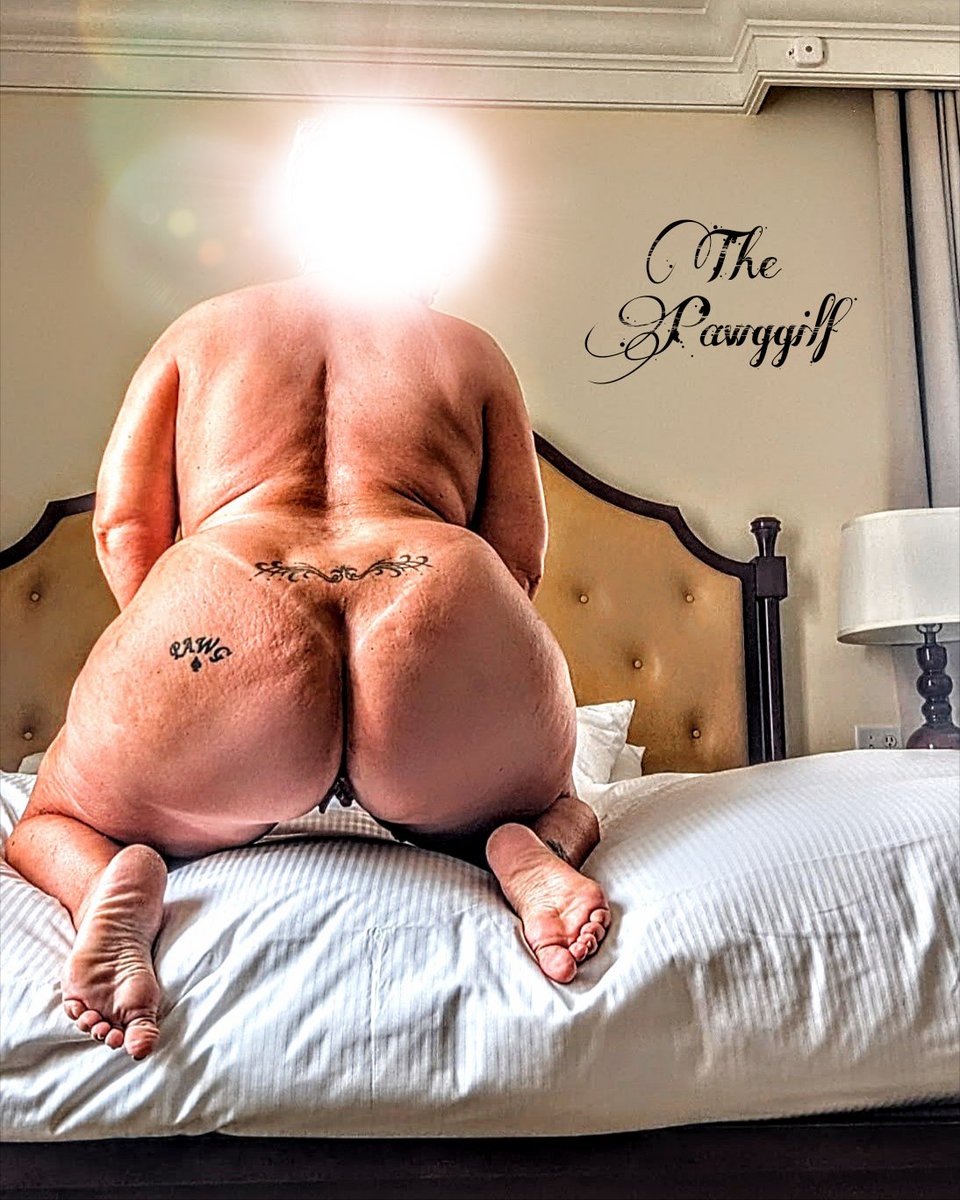 Pawggilf's tweet photo. Room service should be here shortly 🥜🍆💦♠️😏 https://t.co/V7me1QW2mq