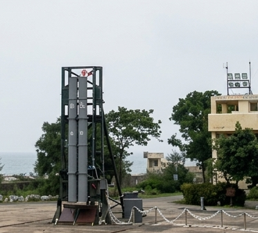 DefenceDecode's tweet photo. ✔️6-8 Kusha Launch tube on a Road mobile Launch Vehicle https://t.co/JcqKC2MFuR