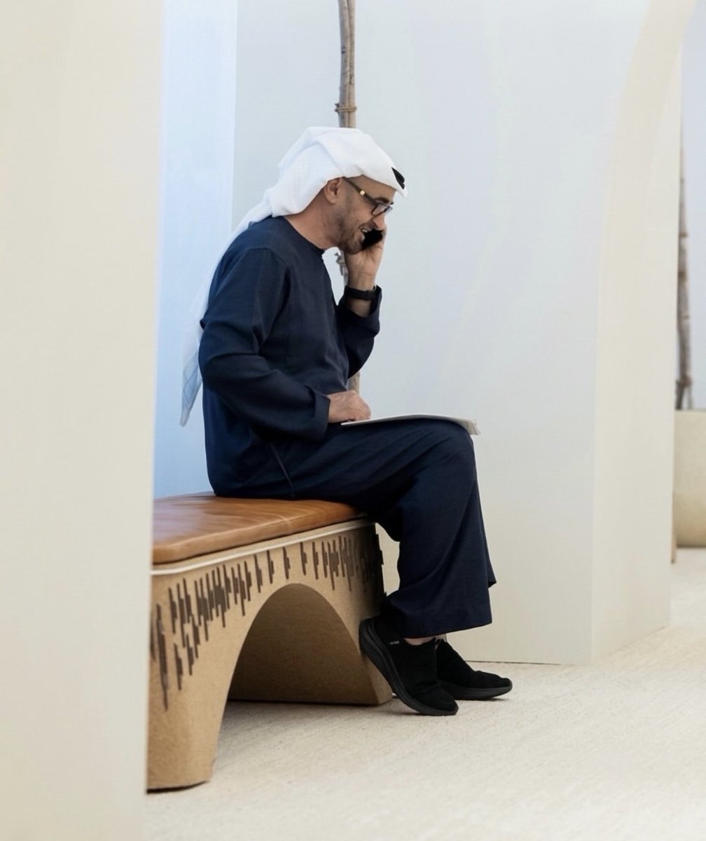 abospha1's tweet photo. ياسيدي بالوفا تلهج بك الالسن
مؤمن مؤيد كفو متواضعٍ قانع

حباك ربي من الاخلاق ما يُحسن. 
حتى بشخصك تبين حكمة الصانع

القلب قلب الرحيم العاطف المحسن
والعقل درع الخليج وحصنه المانع.
#محمد_بن_زايد 
#محمد_بن_زايد_آل_نهيان 
#الشيخ_محمد_بن_زايد 
#ابوظبي 
#الامارات https://t.co/5gwwzG4iFu