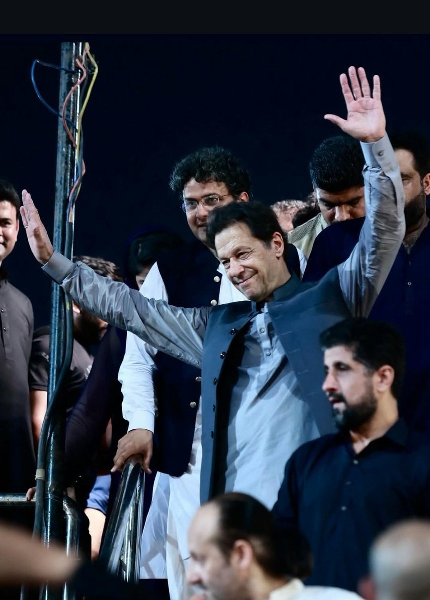 Sarkar_804's tweet photo. ذرا سا گِڑ گڑا لیتا تو شاید کام بن جاتا
میں حاکم ہوں قبیلے کا میرا جھکنا نہیں بنتا

#LetTheWorldSeeImranKhan
@TeamiPians https://t.co/8Xgq482tfM