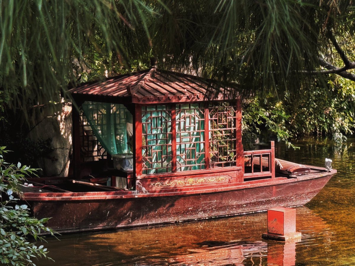 qqqq_happy's tweet photo. A beautifully carved boat on calm waters.
📷@Handy81259423
#QQview
#写真好きな人と繋がりたい
#photography https://t.co/14DBIpsWdI