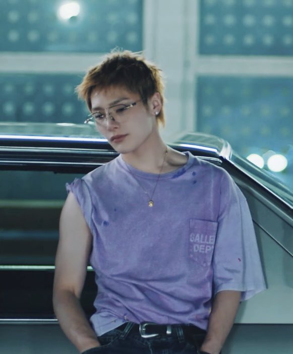 onlyhyunin's tweet photo. crush me https://t.co/jjWU3zw9Lk
