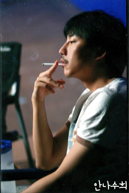 6jb3219dc_kim's tweet photo. 담배피는남자는 싫지만 아저씨는 좋아 https://t.co/W3MTIuYuPw