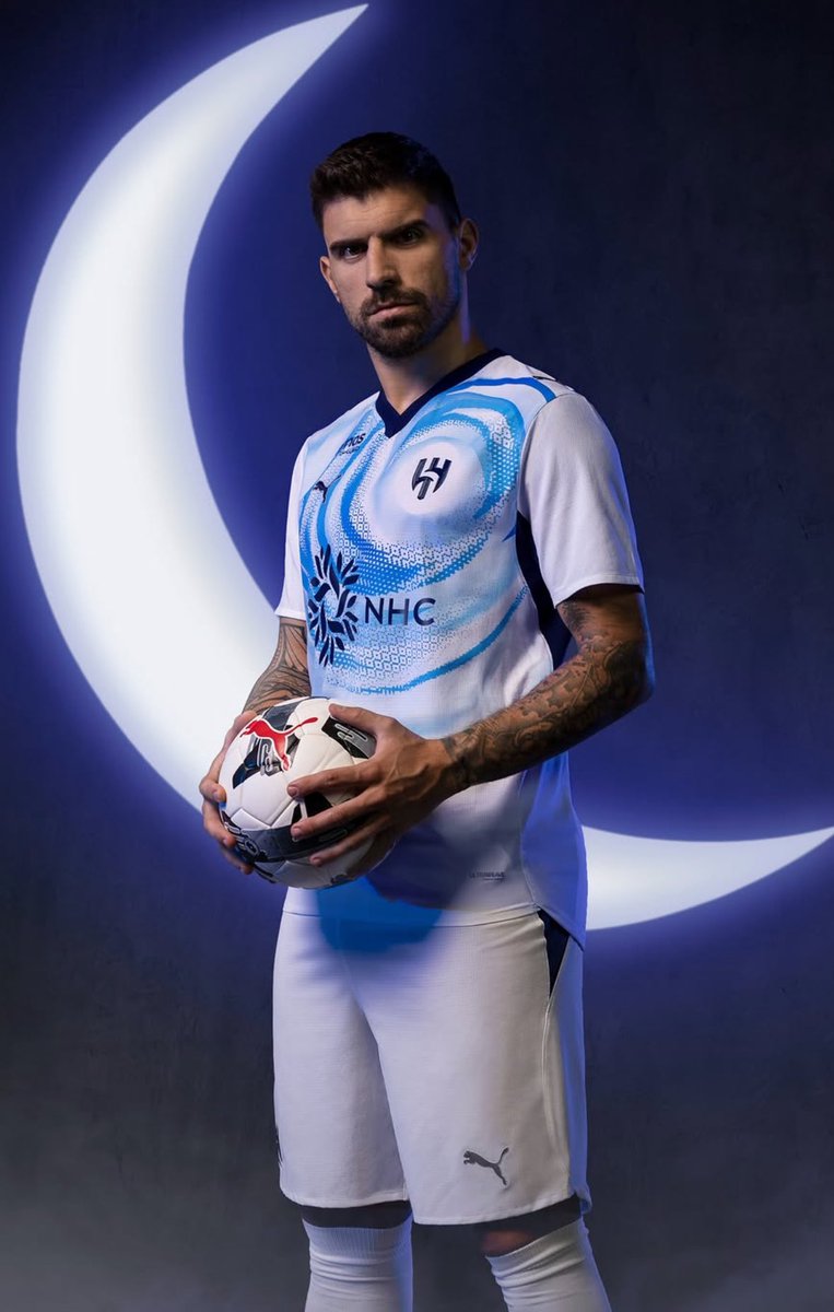 hasanalnaqour's tweet photo. 🚨 هل ستشتري طقم الهلال الثاني ؟! 🚨 https://t.co/T0V0dOl50w
