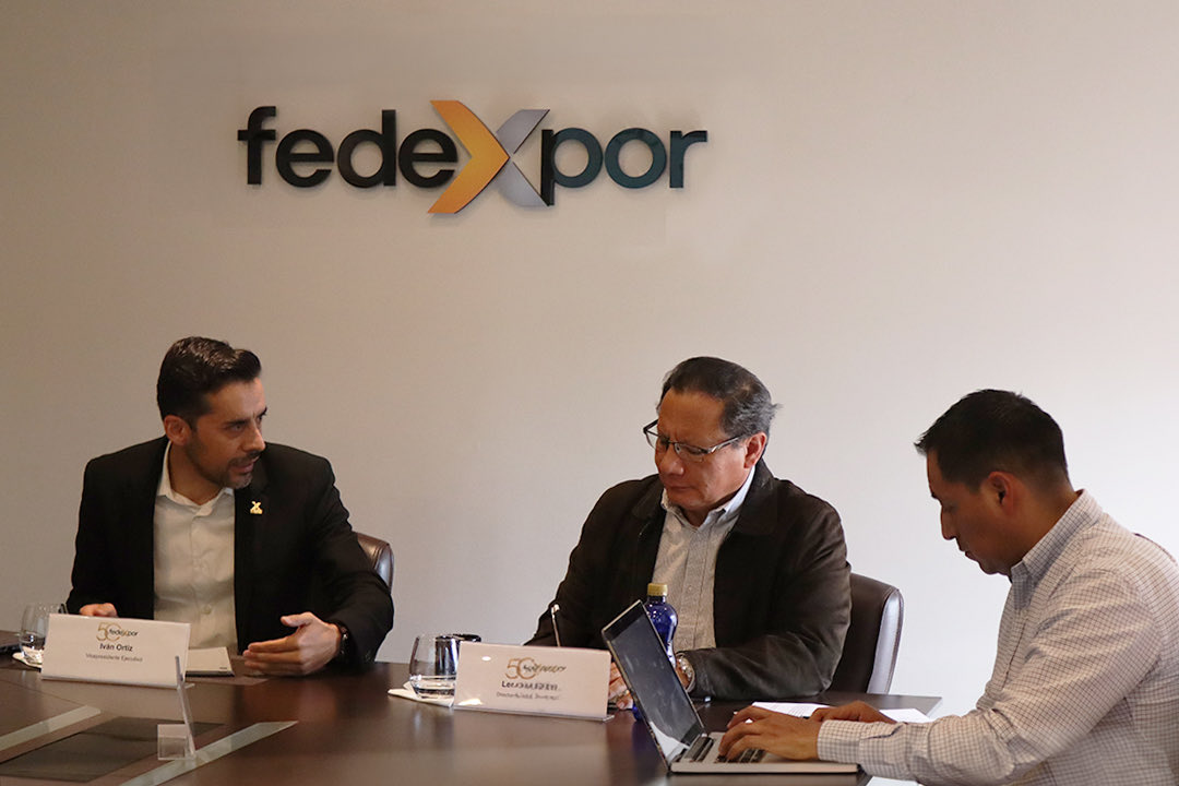 Fedexpor's tweet photo. 🌎 En FEDEXPOR seguimos impulsando la agenda exportadora del Ecuador.

Uno de nuestros principales ejes es fortalecer la diplomacia sanitaria, trabajando de manera articulada con @AgrocalidadEC para consolidar el acceso a los mercados actuales y abrir nuevas oportunidades para la oferta exportable ecuatoriana. ���

Cada protocolo fitosanitario que concretamos representa un nuevo paso para que más productos ecuatorianos lleguen al mundo con mayor competitividad. 🇪🇨📈