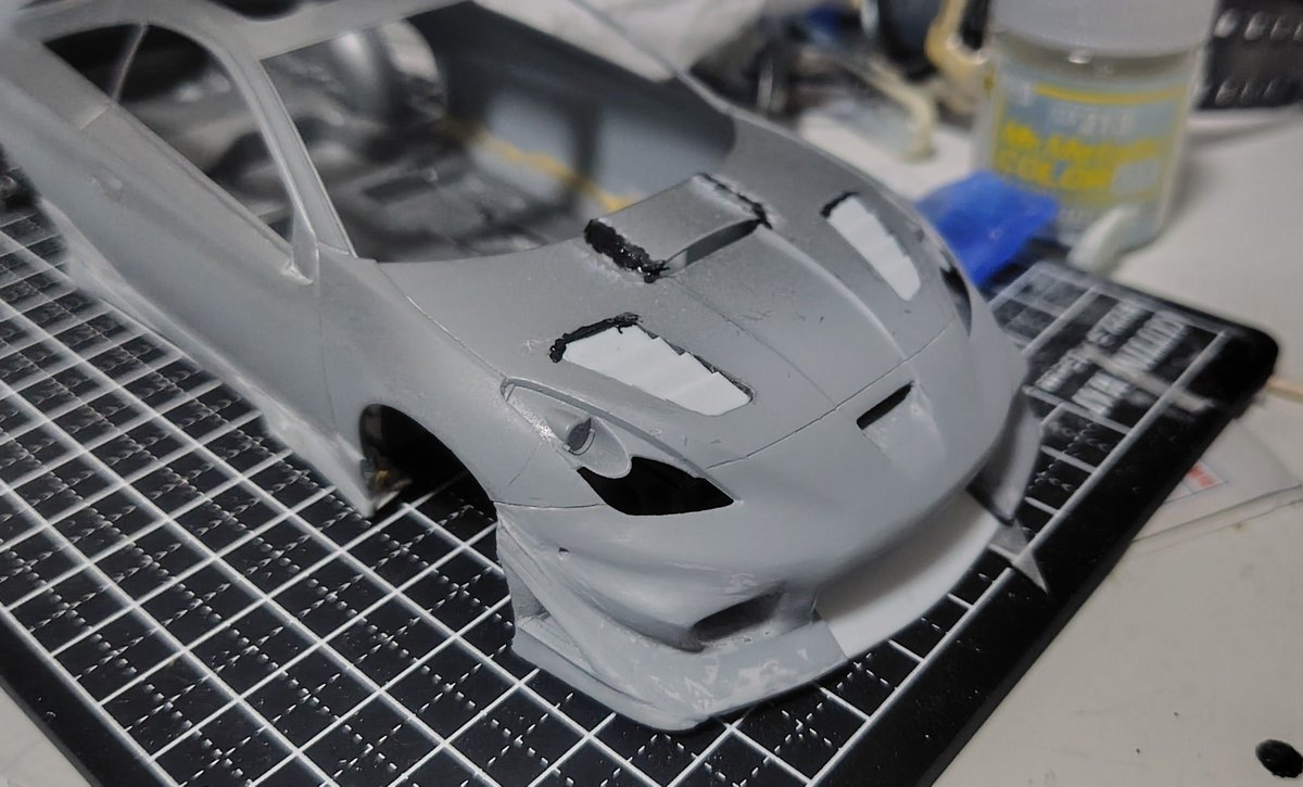 rinc007's tweet photo. #オルモダスポコン

何を思ったのかエアロボンネットに着手…。
穴開けてプラ板貼るだけのお手軽(???)工作です。 https://t.co/PZcAsm5pIO