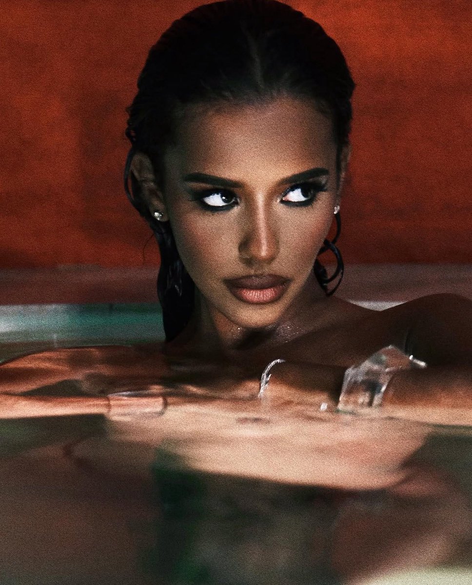 callchxrry's tweet photo. siren https://t.co/h7d8oNF5x1