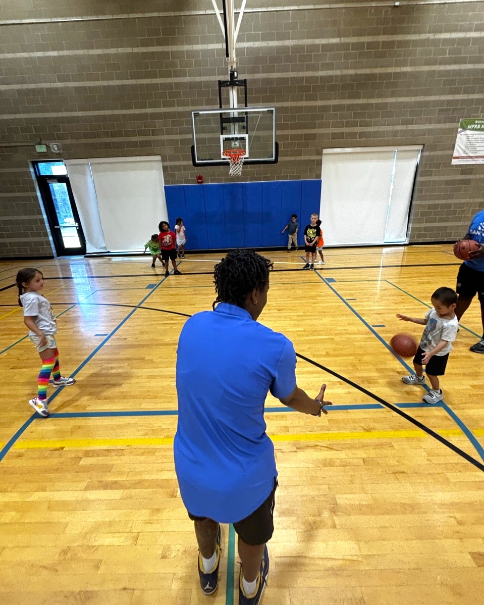 Sannehfdn's tweet photo. Basketball camp is still going strong, and these young athletes are leveling up their game every day! 🏀🔥
Camps continue through mid-August, so if your kiddo still has plenty of summer energy to spare, we've got the place for them. Link in our bio!
#FreeSummerCamp #FreeCamp https://t.co/9DH0Rq3G1M