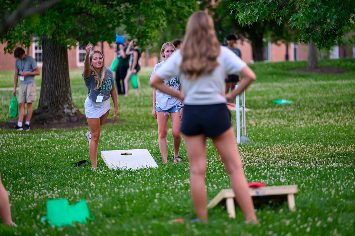 ohiou's tweet photo. Welcome hOUme, Bobcats! 😼

This summer, Bobcat Student Orientation (BSO) welcomed 10,000+ new students and their families to Athens, getting them ready for college life. 🐾 

📰 » https://t.co/ul81soav8w https://t.co/JoG5QhnL6n