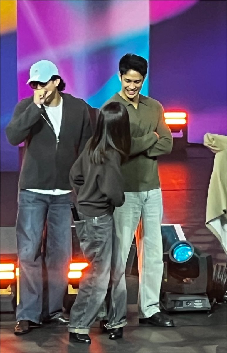 iTink4evrNato's tweet photo. Okay, that’s it for tonight’s bidyow! Leaving you with these heartwarming smiles from Donny to Belle. Maliligo muna ako!! Sana nabusog ang lahat at di magalit saken Bondelle 😝 https://t.co/d6pkEy2qi7