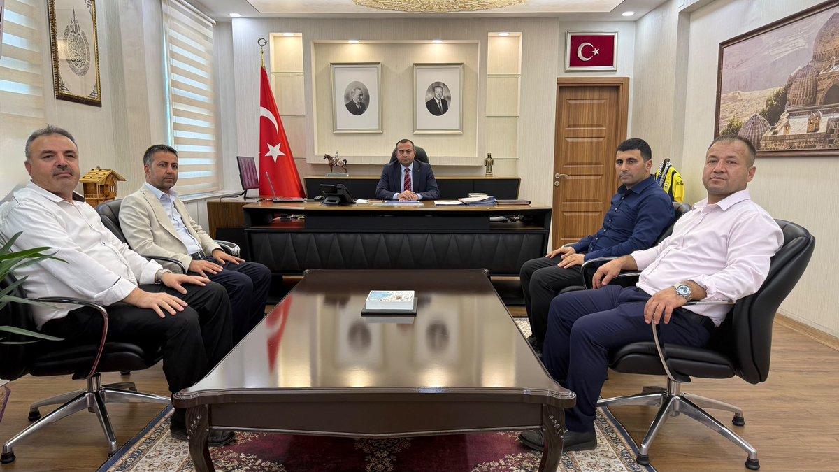 EBSDargecit's tweet photo. Dargeçit Kaymakamı olarak ilçemize atanan Sn.Bayram KÖSE’ye hayırlı olsun ziyaretinde bulunduk.Yeni görevinde başarılar diler, görev süresinin ilçemiz, eğitim camiamız için hayırlı hizmetlere vesile olmasını diliyoruz.
@EgitimBirSen 
@_aliyalcin_ 
@aselamdemir47 https://t.co/D9Xl3cgDqk