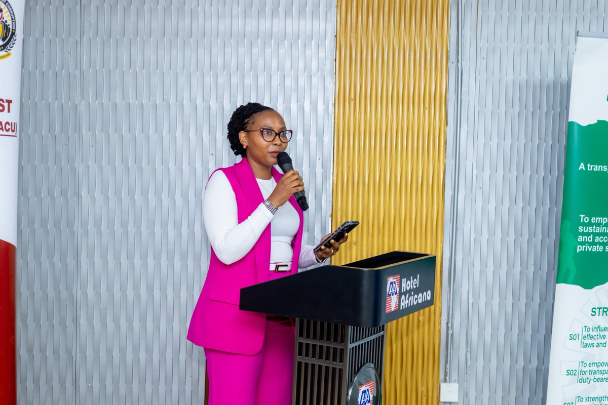 Accu_Ug's tweet photo. The Special Presidential Assistant on Anti Corruption, Ms Rebecca Atwine congratulated all trainees for their achievement of knowledge and skills in anti corruption and accountability work. She encouraged trainees to always be vigilant not to fall victims of corruption and encouraged them to always report corruption cases.

@tiuganda1 @CSBAGUGANDA @AntiGraft_SH @SensitiseUg @ethicsug @nbstv @newvisionwire @ChimpReports