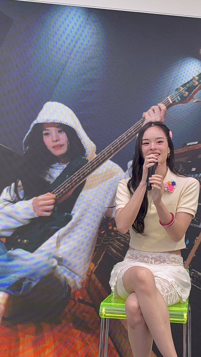 kitkat_ns's tweet photo. 14>>>3 ไปฟังกันน้า เพลงที่แอลลี่ตั้งใจแต่งเอง  @allynitibhon  #ally143 #AISSIAMxALLY 
#ALLYNITIBHON https://t.co/4byZPKkky8