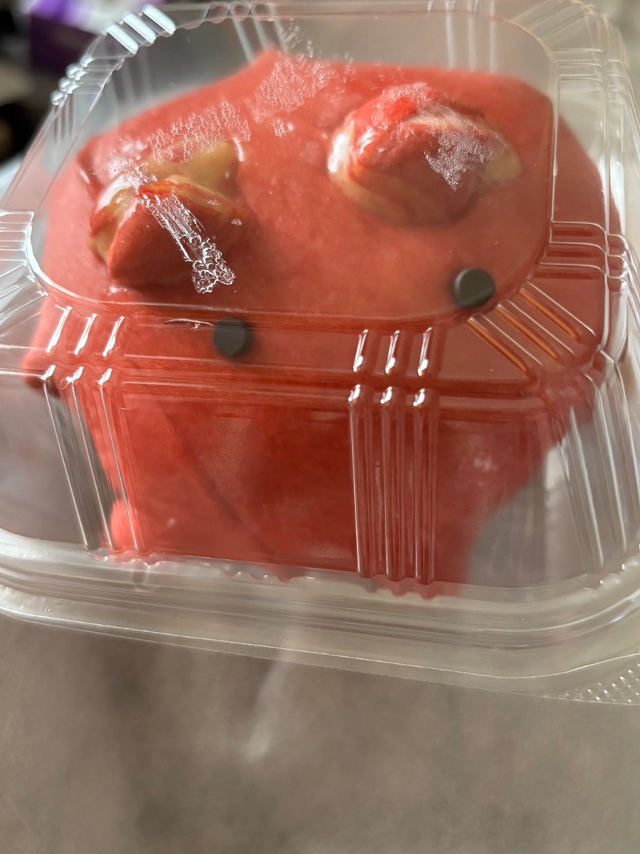 DeendyDm's tweet photo. 7月初めにヴィドフランスで買ったメンダコパン❣️中にりんごピューレが入ってて表���にもりんごの香り付け目はチョコレート
見た目もお味も良きでした👍 https://t.co/oN0Y79buLh