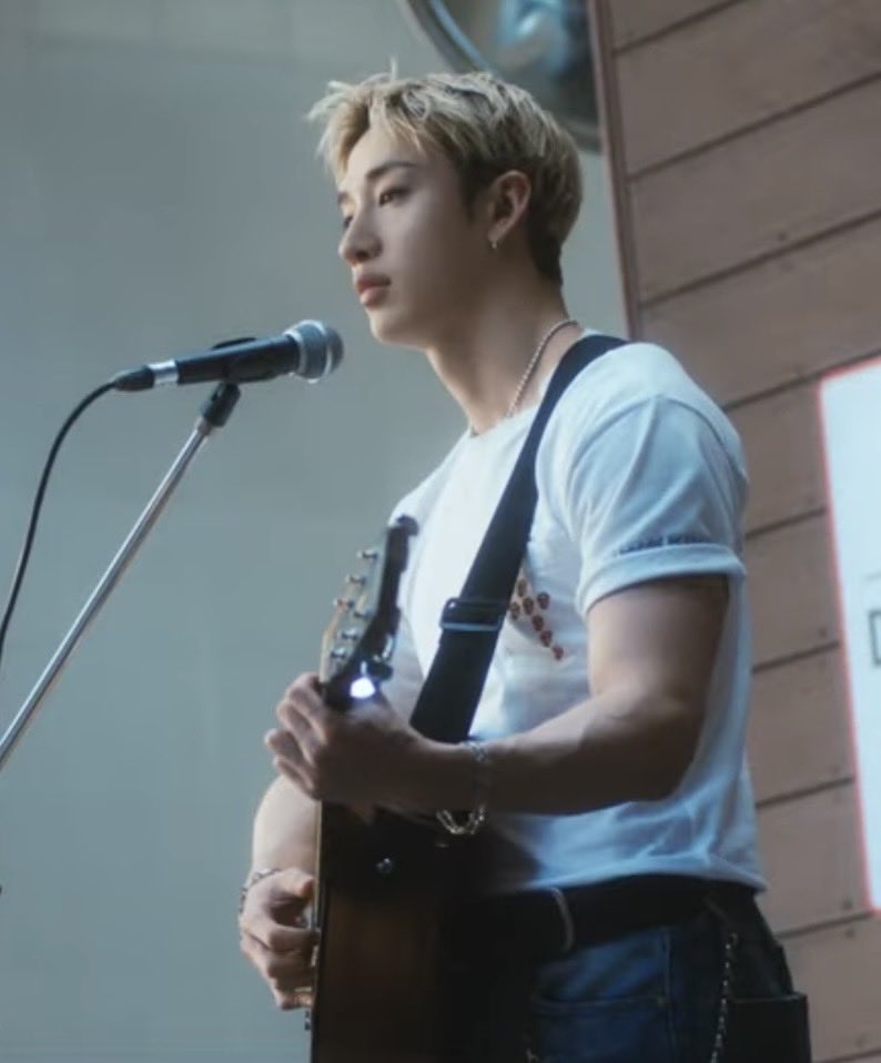 haraalvi's tweet photo. Bang chan with a guitar is my favorite https://t.co/5jmDk7OlTZ