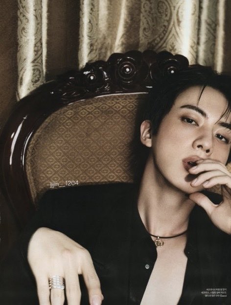 ocvnsjin's tweet photo. OH seokjin really really wants that mafia lord role https://t.co/Qvo0mQzP9s