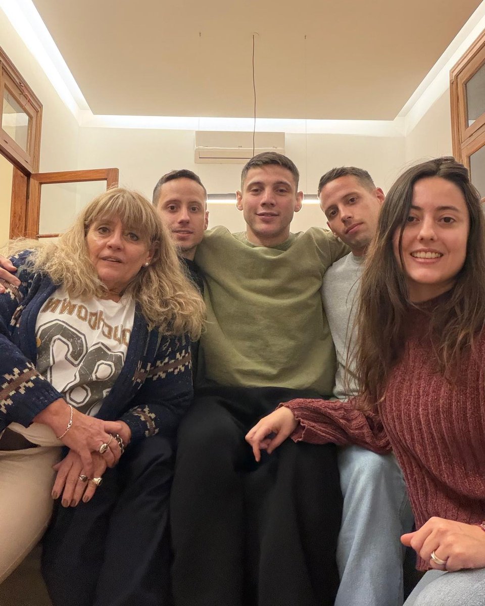 JaenFS's tweet photo. 📸 Mientras apuran los últimos días de vacaciones, nos siguen llegando 𝗶𝗺𝗮́𝗴𝗲𝗻𝗲𝘀 𝗱𝗲 𝗻𝘂𝗲𝘀𝘁𝗿𝗼𝘀 𝗷𝘂𝗴𝗮𝗱𝗼𝗿𝗲𝘀 por distintos rincones

😉 @leminee y @PowerRaggiati

💛 Cada vez queda menos para volver a vernos

#SomosJaén💛 https://t.co/j7AMeO2M7i