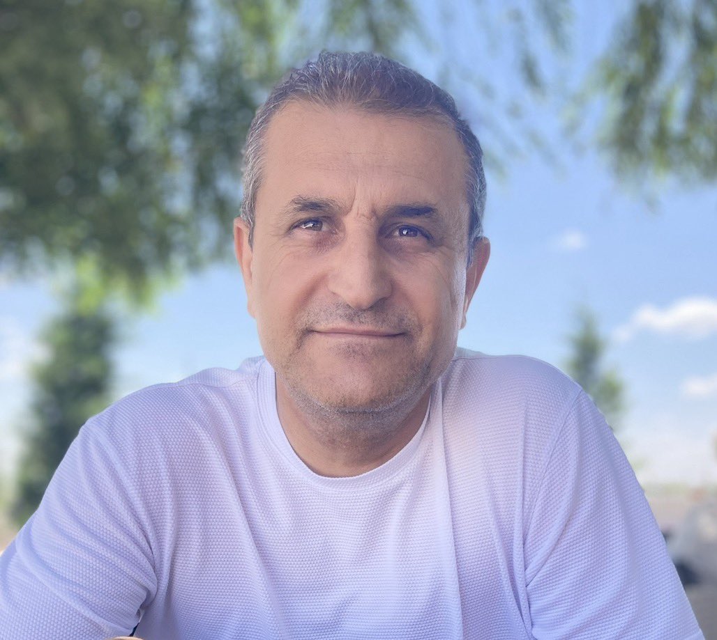 RCansu42's tweet photo. TÜRK-KÜRT İTTİFAKI DEĞİL ‘TÜRK MİLLETİ’ VARDIR.

TERÖRİST BAŞI, BEBEK, VATANDAŞ, ÖĞRETMEN, POLİS, ASKER KATİLLİĞİNDEN YARGILANAN ABDULLAH ÖCALAN HAKKINDA BAĞIMSIZ TÜRK YARGISI ÖLÜM CEZASI VERMİŞTİR. 
YARGILANDIĞI GÜNDEN GÜNÜMÜZE GELDİĞİMİZ NOKTA; TERÖRİST BAŞI ABDULLAH ÖCALAN’IN SON AÇIKLAMASI (TÜRK-KÜRT İTTİFAKI HUKUKİ ZEMİNE KAVUŞTURULMALIDIR.)
ŞEKLİNDEDİR. YAPILAN BU AÇIKLAMA SON DERECE TEHLİKELİDİR VE TALİHSİZ BİR AÇIKLAMADIR. İKTİDARIYLA MUHALEFETİYLE SİYASİ İRADENİN YAPILAN BU AÇIKLAMAYA SÖYLEYECEK SÖZÜ OLMALIDIR. YAPILACAK HUKUKİ DÜZENLEMELERLE KAZANIMLAR ELDE EDECEK OLAN PKK TERÖR ÖRGÜTÜNE ASLA TAVİZ VERİLMEMELİDİR. 
DEVLETİN ADI TÜRKİYE CUMHURİYETİ’DİR. MİLLETİN ADI TÜRK MİLLETİDİR, İLELEBETTE ÖYLE KALACAKTIR. TEK MİLLET-TEK BAYRAK-TEK VATAN-TEK DEVLET BİZİM OLMAZSA OLMAZIMIZDIR.
TÜRKİYE CUMHURİYETİNİN KURULUŞ FELSEFESİNDE ORTAK KİMLİK BELLİDİR. ULU ÖNDER ATATÜRK’ÜN TANIMIYLA “TÜRKİYE CUMHURİYETİNİ KURAN TÜRKİYE HALKINA TÜRK MİLLETİ DENİR.”
GELİŞMİŞ DİĞER MİLLETLER KİMLİKLERİNİ NASIL SORGULATMIYORLARSA BİZDE TANIMLANAN TÜRK MİLLETİ KİMLİĞİMİZİ SORGULATMAMALIYIZ. YOKSA PKK TERÖR ÖRGÜTÜNÜ KURUP, BESLEYİP YÖN VEREN SİYONİST VE EMPERYALİST DEVLETLERİN BIKIP USANMADAN UYGULAMAYA KOYDUKLARI PLANLARINA ULAŞMALARININ YOLU AÇILMIŞ OLUR. 
TÜRKİYE’NİN BEKLENTİSİ HAİN TERÖR ÖRGÜTÜNÜN KOŞULSUZ VE ŞARTSIZ SİLAH BIRAKMASIDIR.
TARİHİ ŞAN VE ŞEREFLE DOLU TÜRK MİLLETİNİN BAĞIMSIZLIK İÇİN VERDİĞİ BİNLERCE ŞEHİT VE GAZİLERİN DÖKÜLEN KANLARIYLA SULANAN BU TOPRAKLARDA KURULAN GENÇ TÜRKİYE CUMHURİYETİNİ DÖNÜLMEZ BİR AKŞAMIN UFKUNA SOKMAYA GEREK YOKTUR.
#Haberönses
#Eskişehirdenhaber
#TULPAR