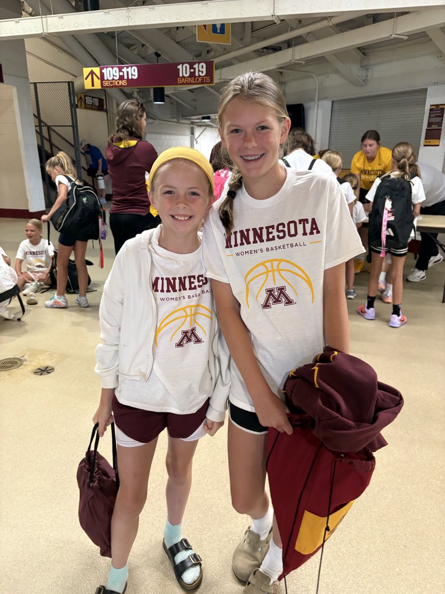 RapaczAndrew's tweet photo. Running it back from Section 219.

@Gaardsy @GopherWBB @CoachDawnP https://t.co/EG2XV7Z0DE