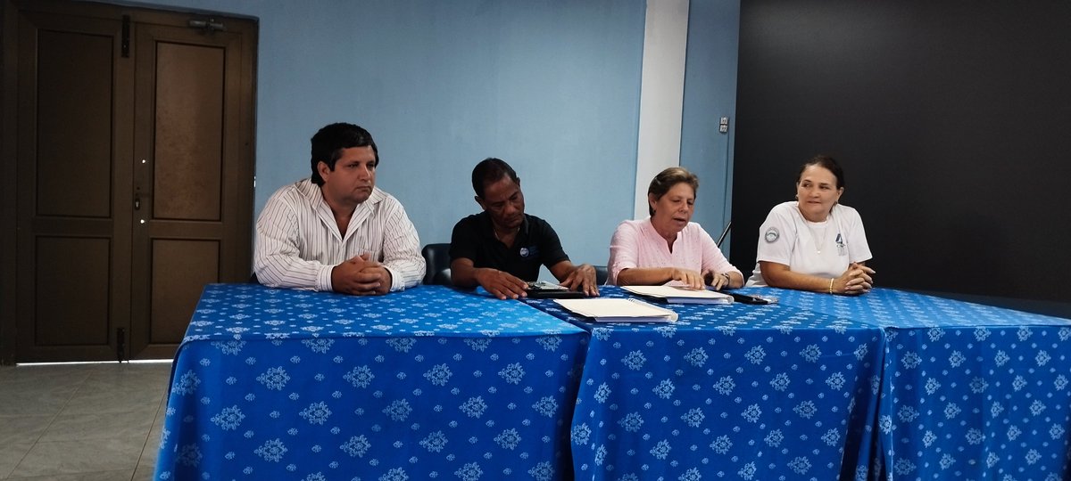VinetBaby1865's tweet photo. Concluye el proceso de entrega-recepción del cargo del Director del Acuario Nacional de Cuba.
Bienvenido MSC Homero Menéndez y éxitos al Dr Alexis Fernández en las nuevas tareas. https://t.co/LuyEoMBN1Z