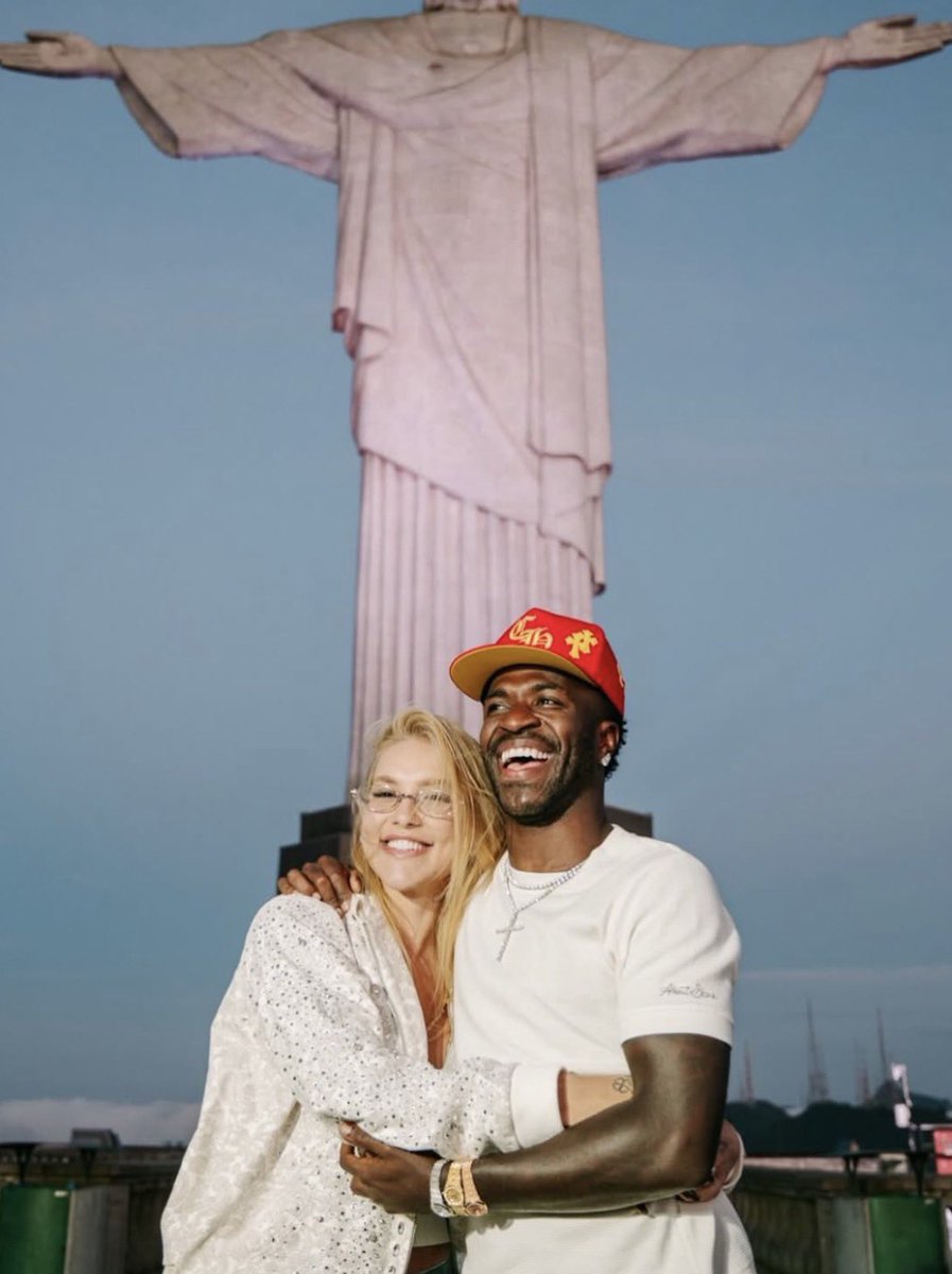 ALFINETEI's tweet photo. 🚨FAMOSOS: Virgínia e Vini Jr. juntos no Cristo Redentor https://t.co/EM5sB7Nopz