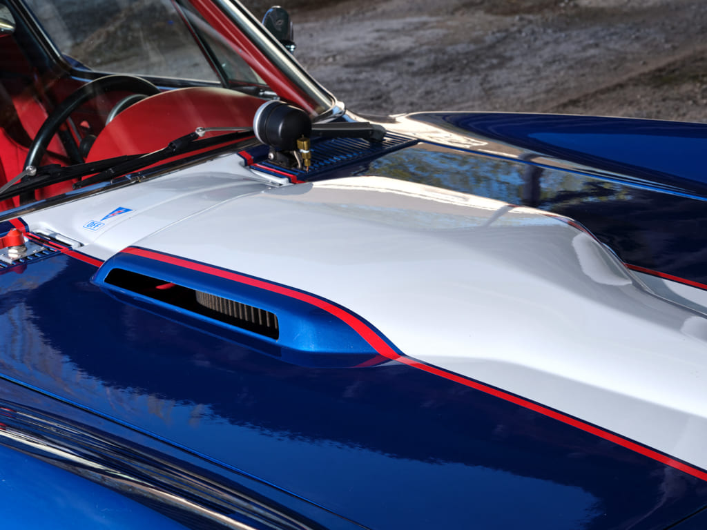 JEHoyle1971's tweet photo. @saveautohistory I always liked the '65 'Vette because it's unique, being the only year with a 396ci engine, even though the subsequent 427ci is better. The unique side-vent hood is only on the 1965 and '66 Corvettes also #Corvette #Sixties https://t.co/tqps6JAEVr