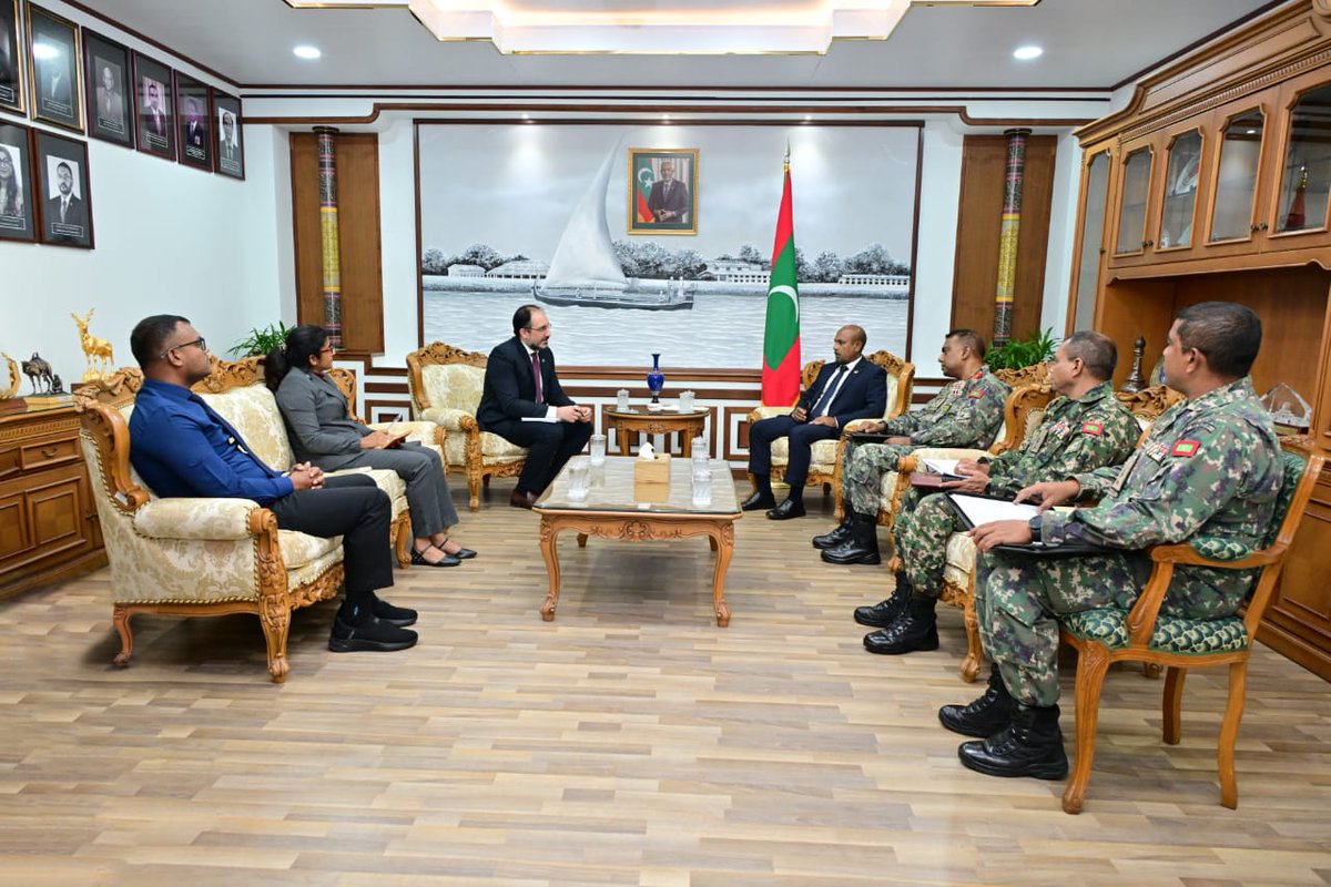 MoDmv's tweet photo. The Minister of Defence and National Service, Hon. Hassan Rasheed, received Mr. Enrico Boninsengna, Officer-in-Charge of the United Nations Office on Drugs and Crime (UNODC), during a courtesy call.

Discussions centered on advancing existing defence-related initiatives and identifying new areas of cooperation through UNODC. 

The Minister thanked UNODC for its valuable assistance in supporting the Maldives' maritime law enforcement efforts.

@UNODC