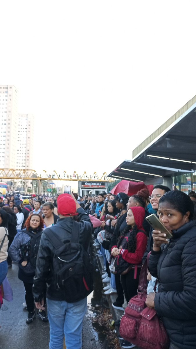fernandomatuto's tweet photo. Bem no dia que a Trivia assume a linha 11 da @CPTM_oficial ? É estão falando que é problema de energia, mais uma conseção bem sucedida do @GovTarcisioF https://t.co/2lXyQayLAc