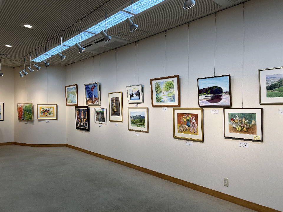 LTlibertytree's tweet photo. 初めてのグループ展、搬入展示してきました。
「憩い」F10と「瞬き」P20の２点展示しています。
他にも日本水彩画展入選作50号数点あり、見応えあります。

第７回日本水彩画会静岡支部展
しずぎんギャラリー四季　静岡
7月23（木）〜29（水）
お近くに来ましたら立ち寄ってください😄
 #透明水彩 https://t.co/O5yfcg63AG