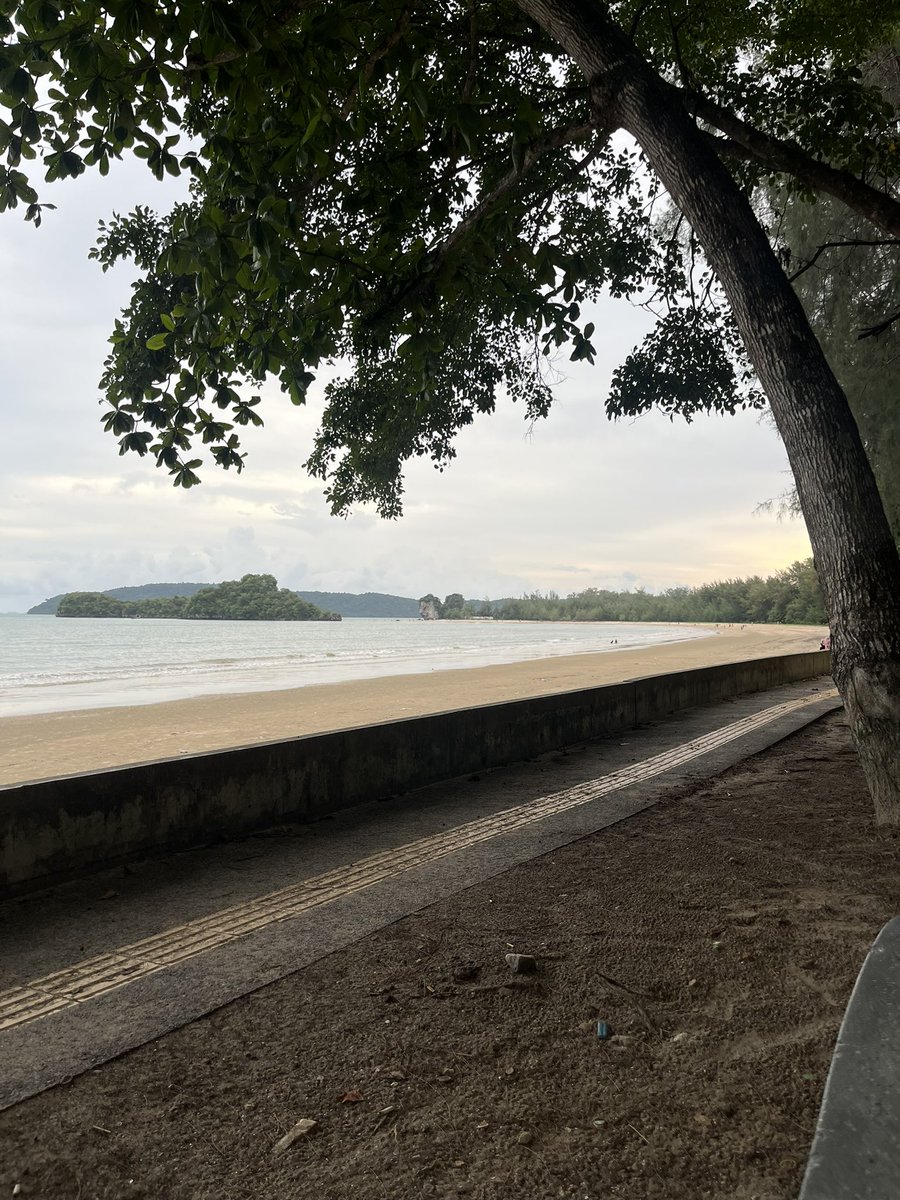 S342170's tweet photo. มานั่งเล่นเป็นเพื่อนหน่อย🥰 #อ่าวนาง #กระบี่ https://t.co/YYcS5RkcDB